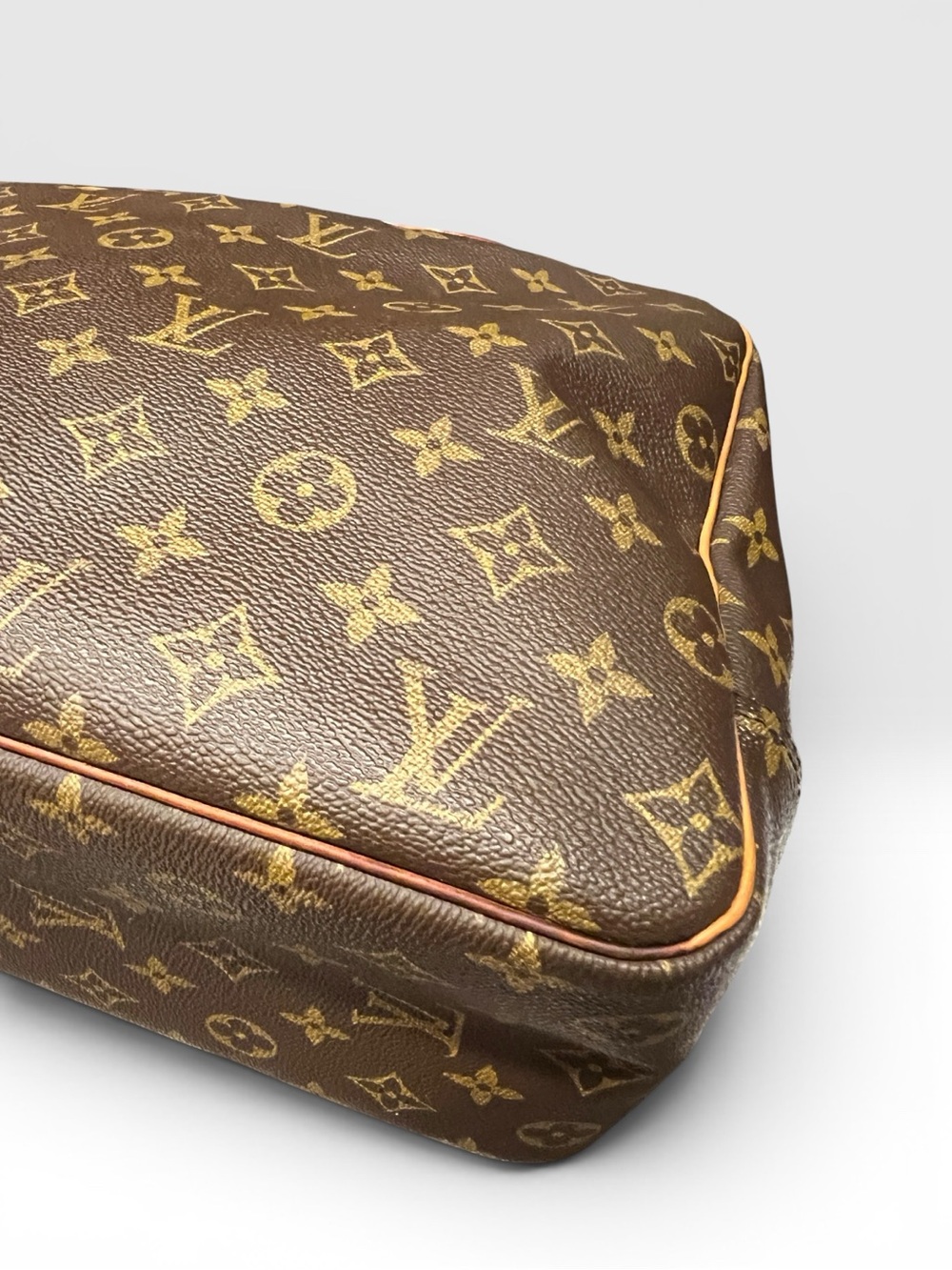 Vintage Louis Vuitton Monogram Deauville Vanity Handbag – Authentic - Picture 8 of 16